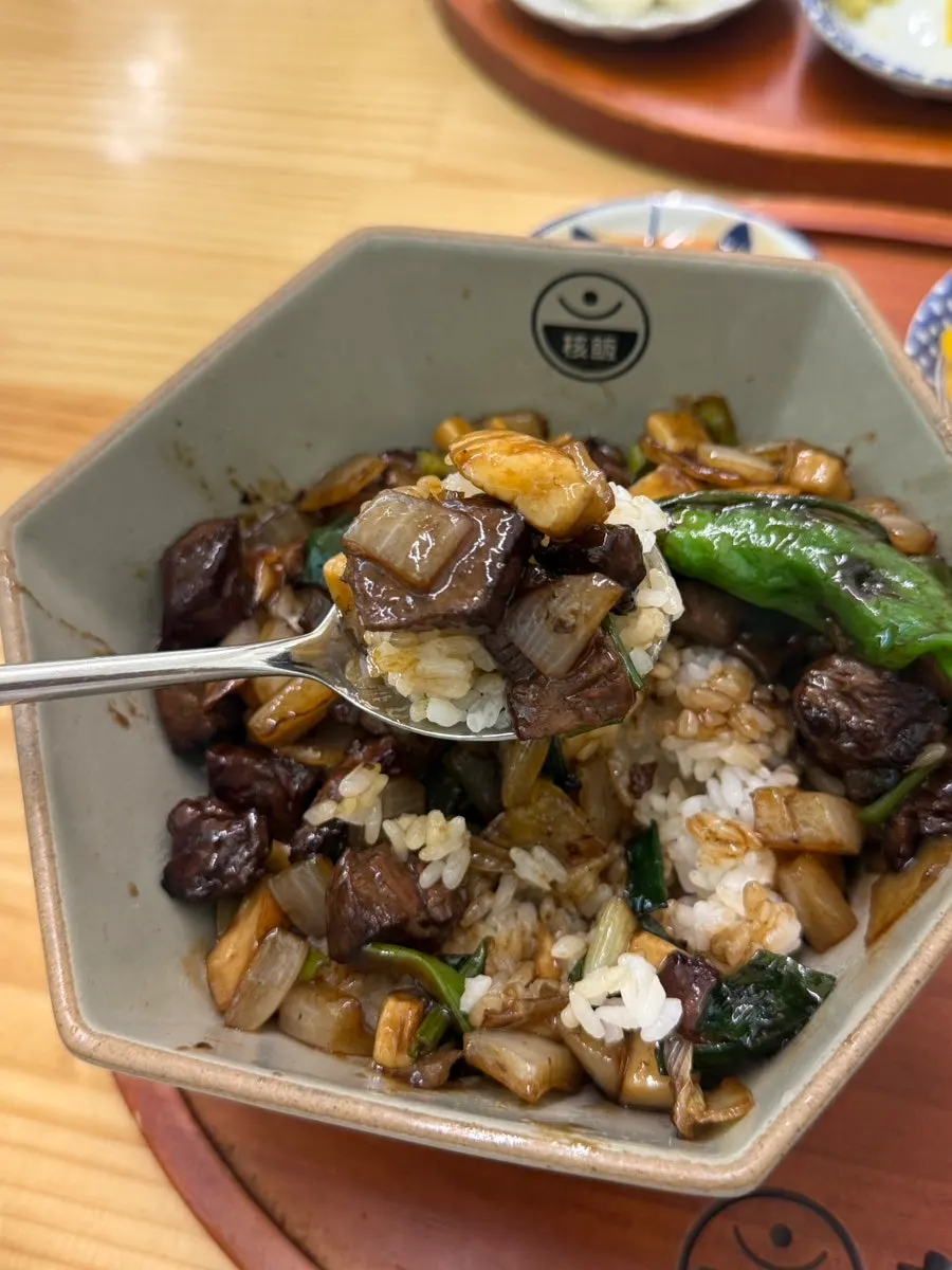 Close-up of the meat in the cube steak rice bowl