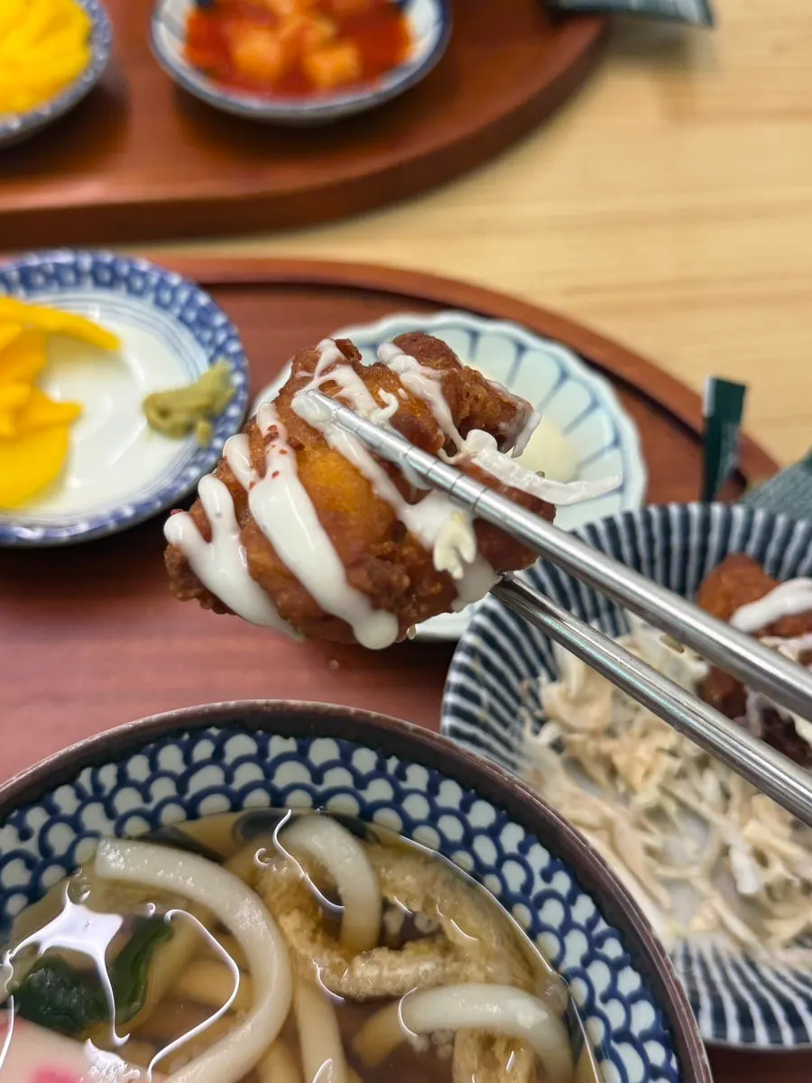 Chicken karaage and cabbage salad included with the set