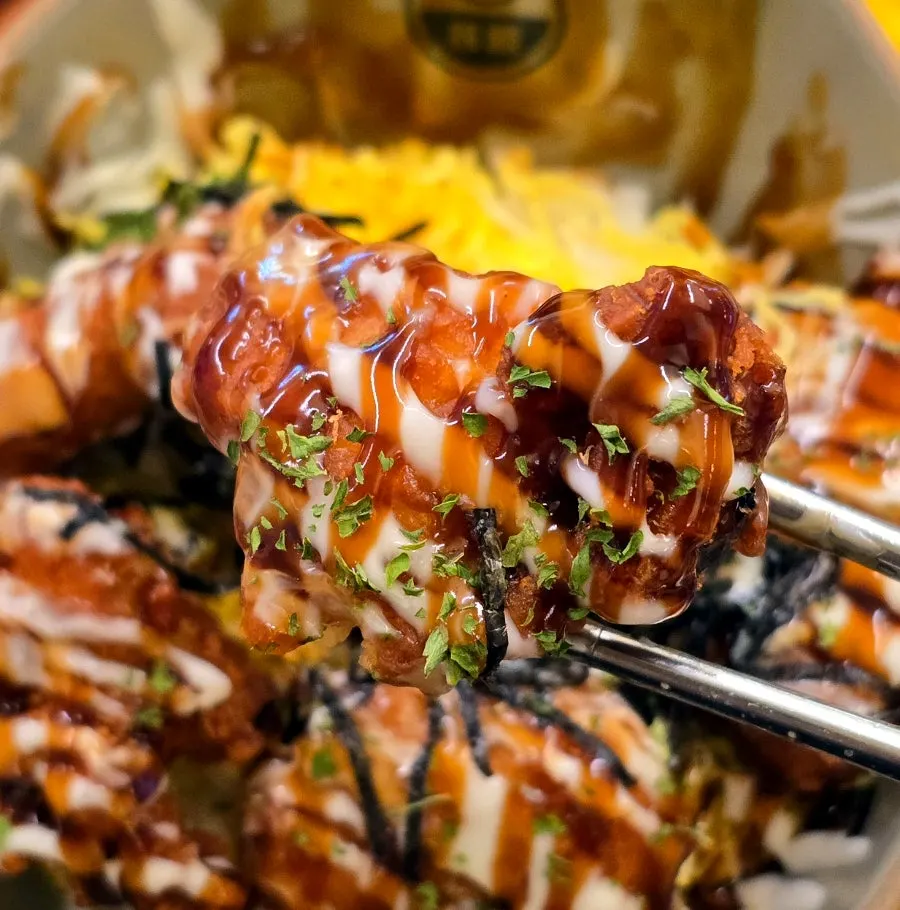 지단과 김가루, 순살 치킨이 올라간 치킨마요덮밥