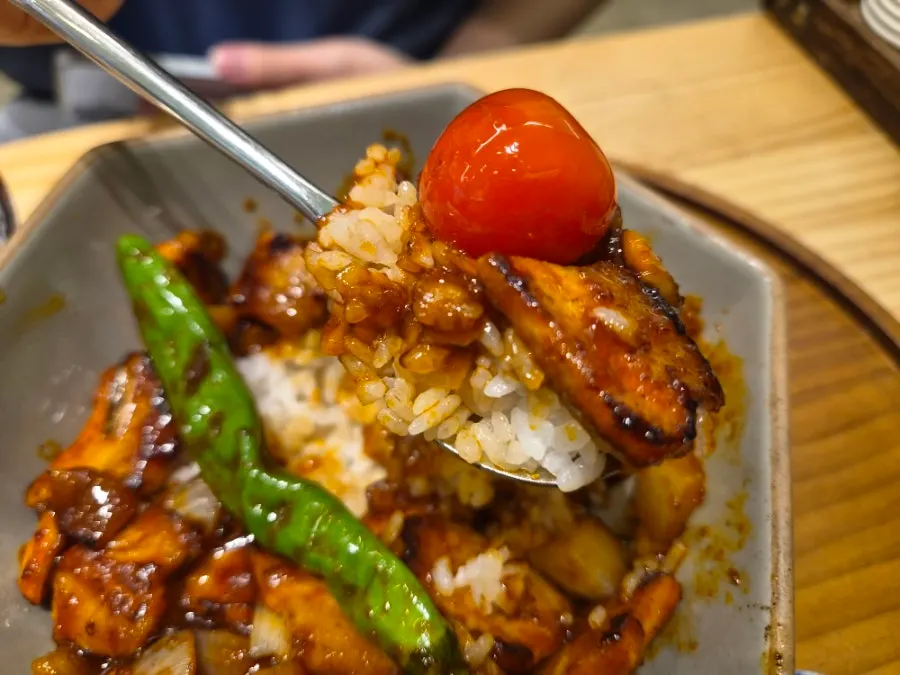 Close-up of the rice bowl piled with thick pork jowl slices