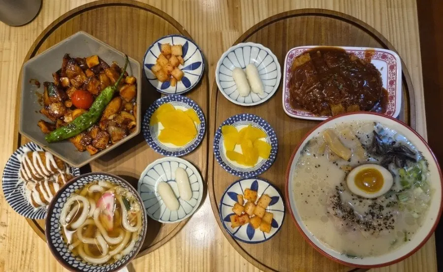 Pork jowl rice bowl set and ramen set side by side