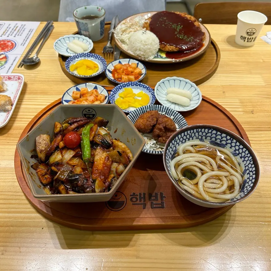 Full spread of pork jowl rice bowl set and spicy Western-style pork cutlet
