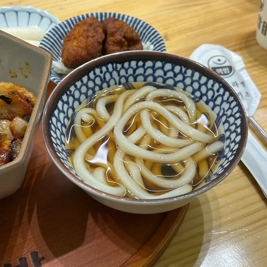 Clean mini udon served with the set