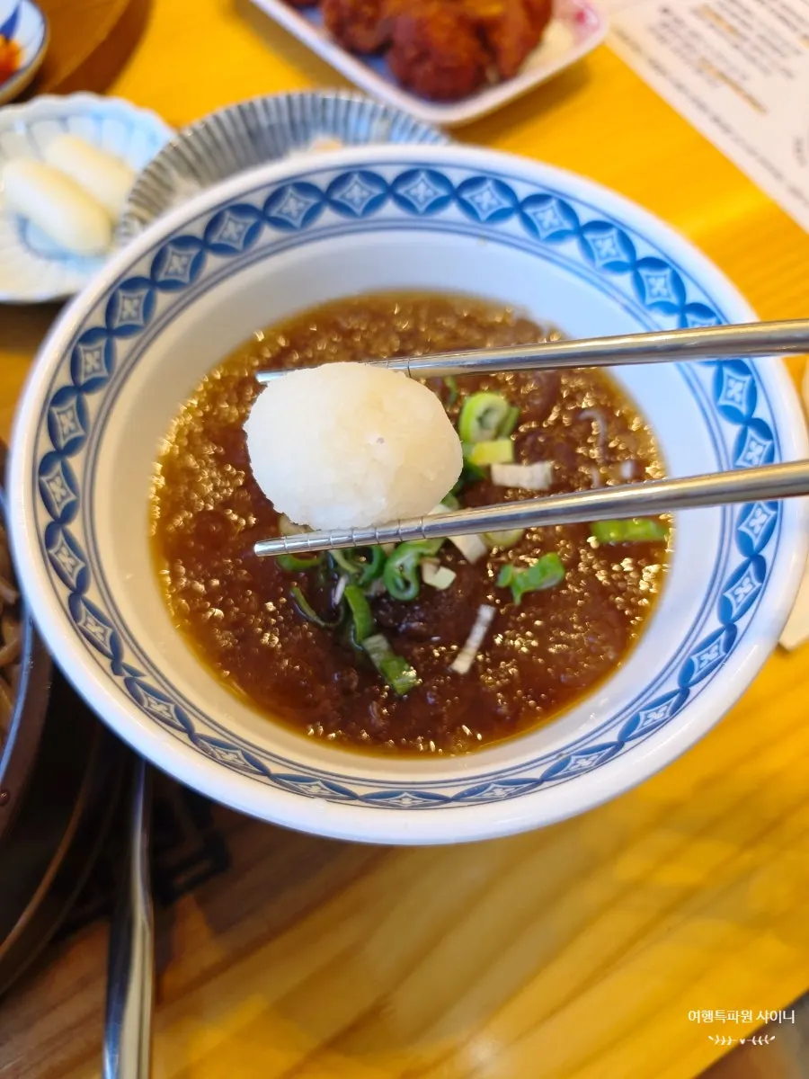 Soba noodles dipped in tsuyu broth
