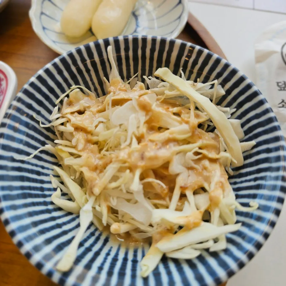 Danmuji, kkakdugi, and cabbage salad side dishes
