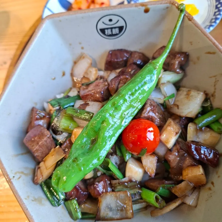 식사 중인 카라이라멘 클로즈업