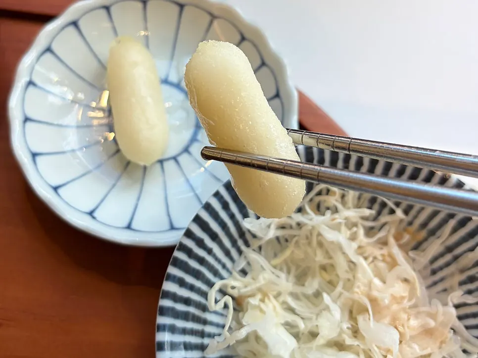 치즈떡과 양배추 샐러드, 돈까스 한 입