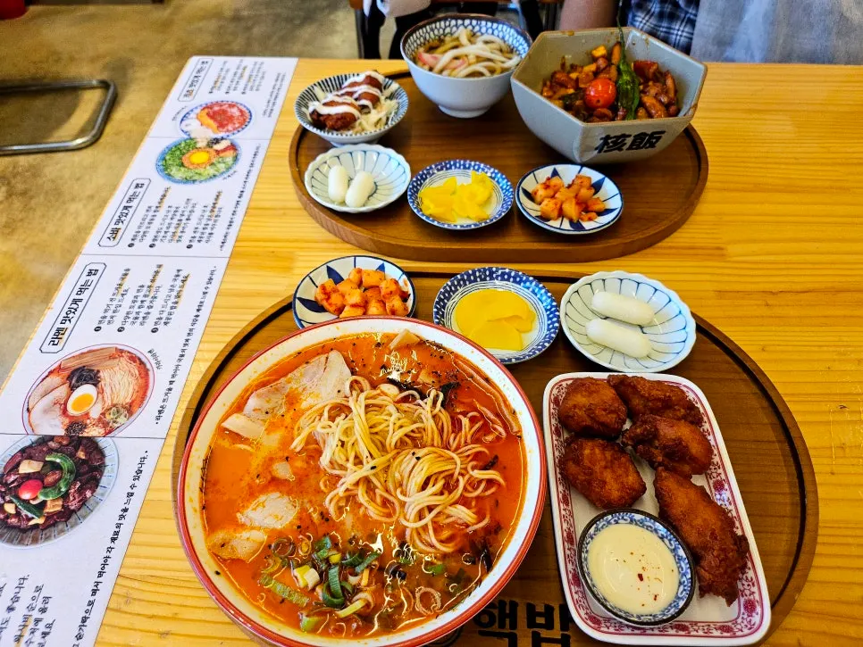 Pork jowl rice bowl and kara ramen sets