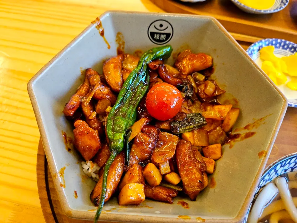 Pork jowl rice bowl set components