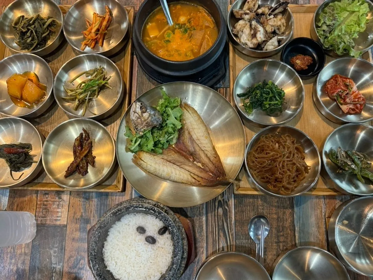 Information on the basic Tteuranchae Bapsang table setting