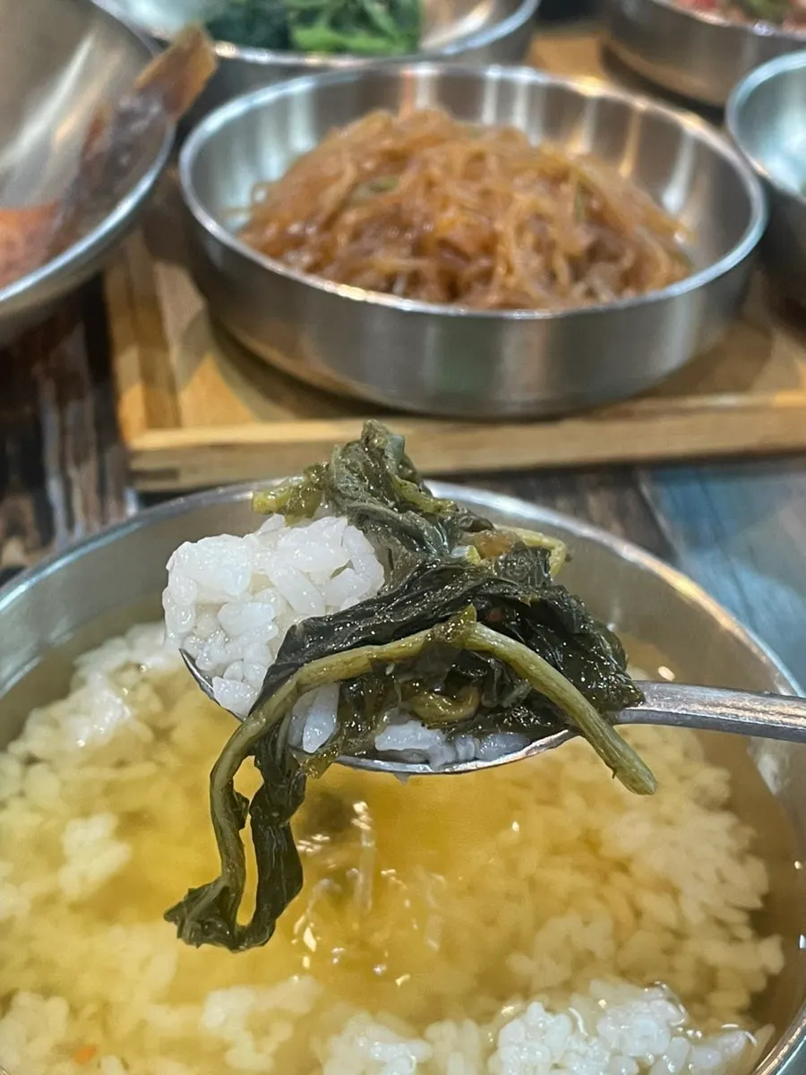 Stone-pot rice and green-tea water
