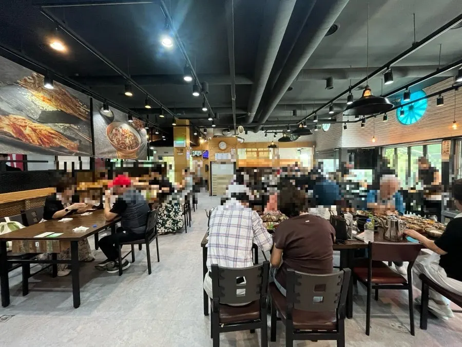 Seating inside the Korean set-meal restaurant