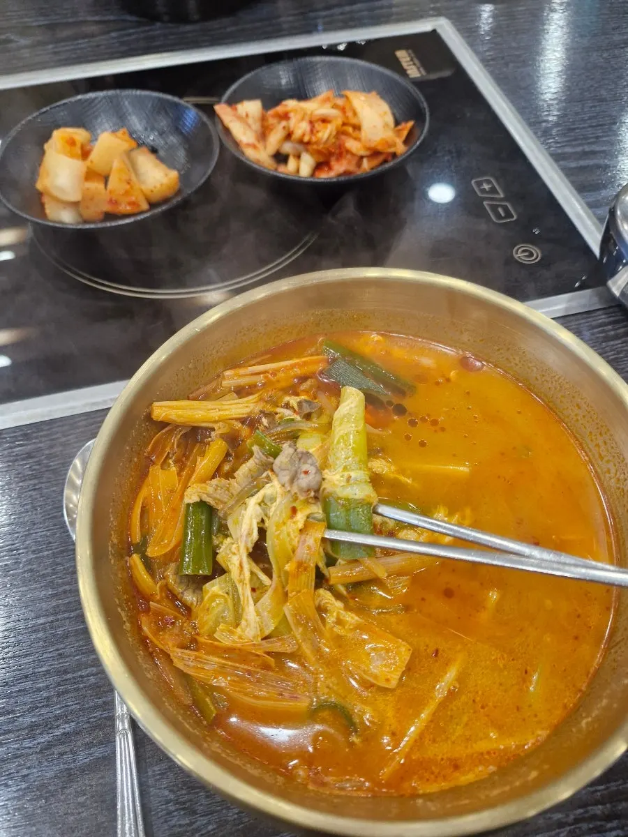 A bowl of spicy seolleongtang