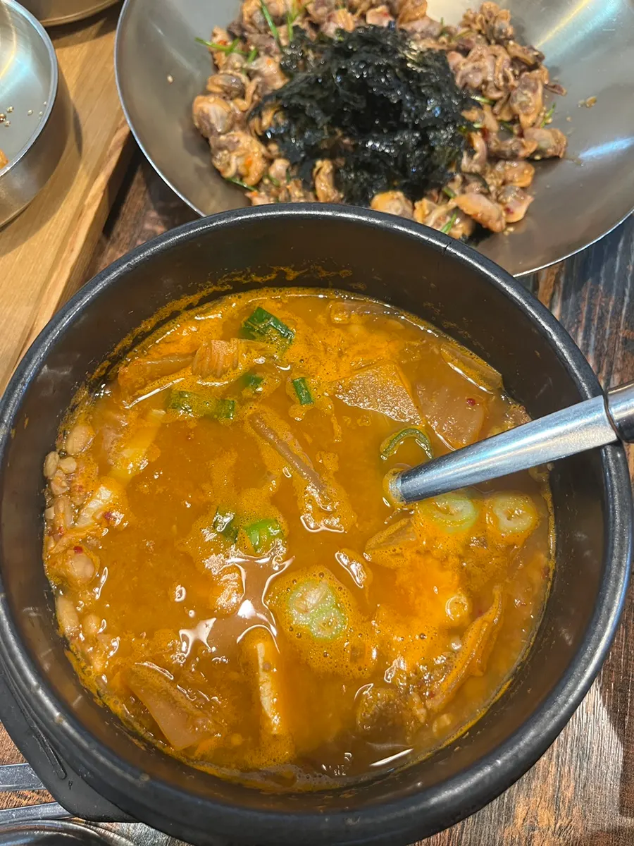 여러 가지 나물 반찬 접시