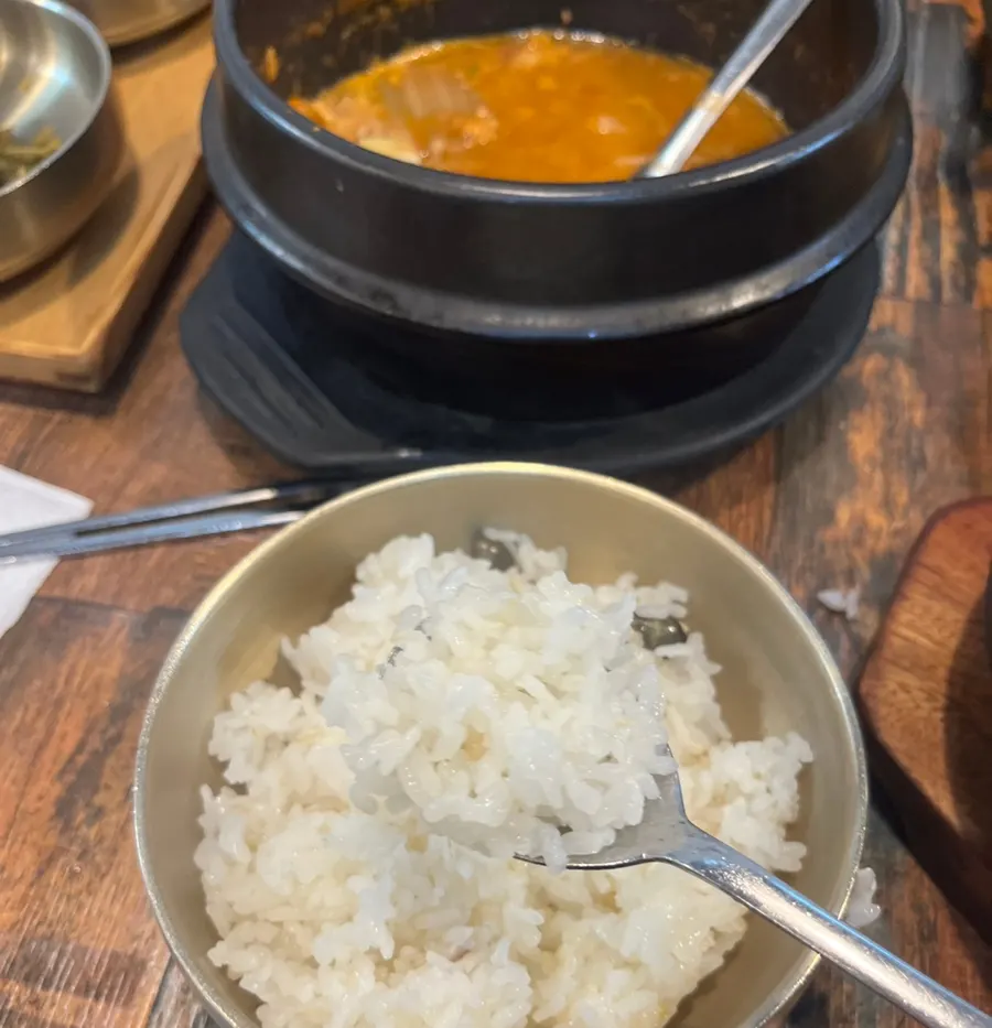 갓 지은 돌솥밥