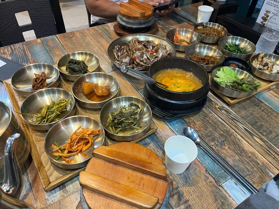 Guide showing how to combine a main dish with the basic table