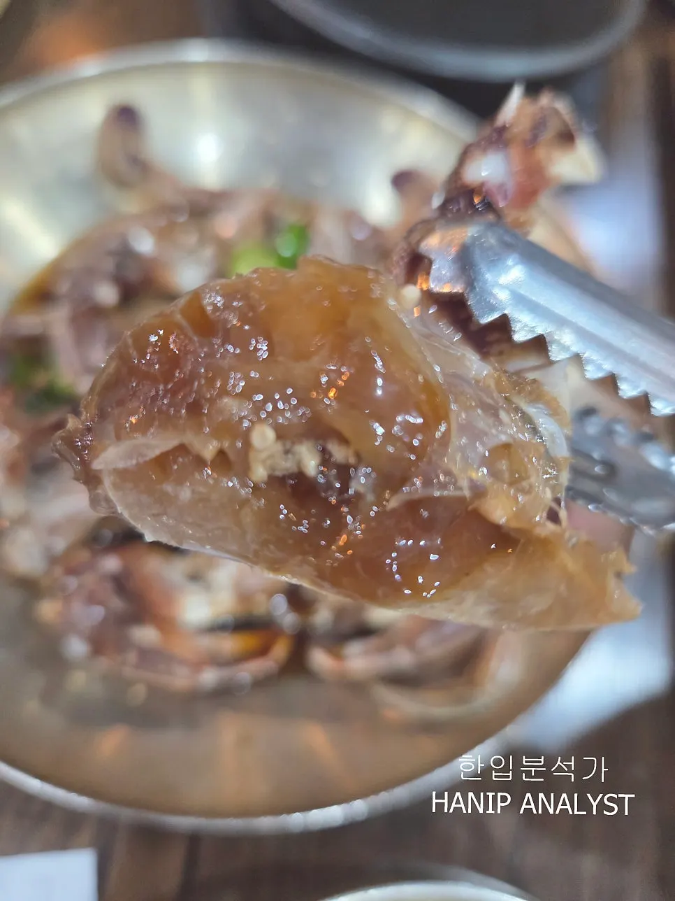 가까이 담은 나물 반찬 접시