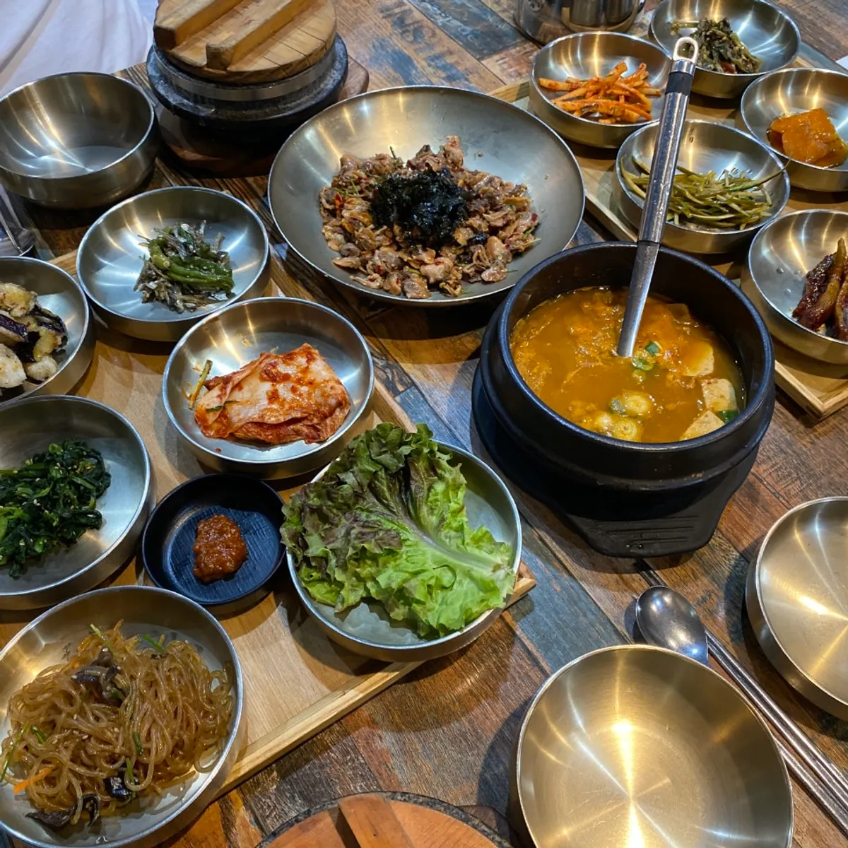 Set-menu spread at Gim Myeongju Tteuranchae Bapsang Bucheon Main Branch