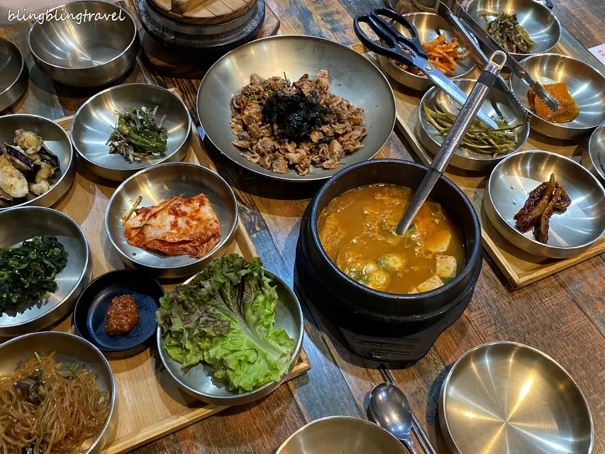 Tteuranchae Bapsang for two with added cockle salad served on the table