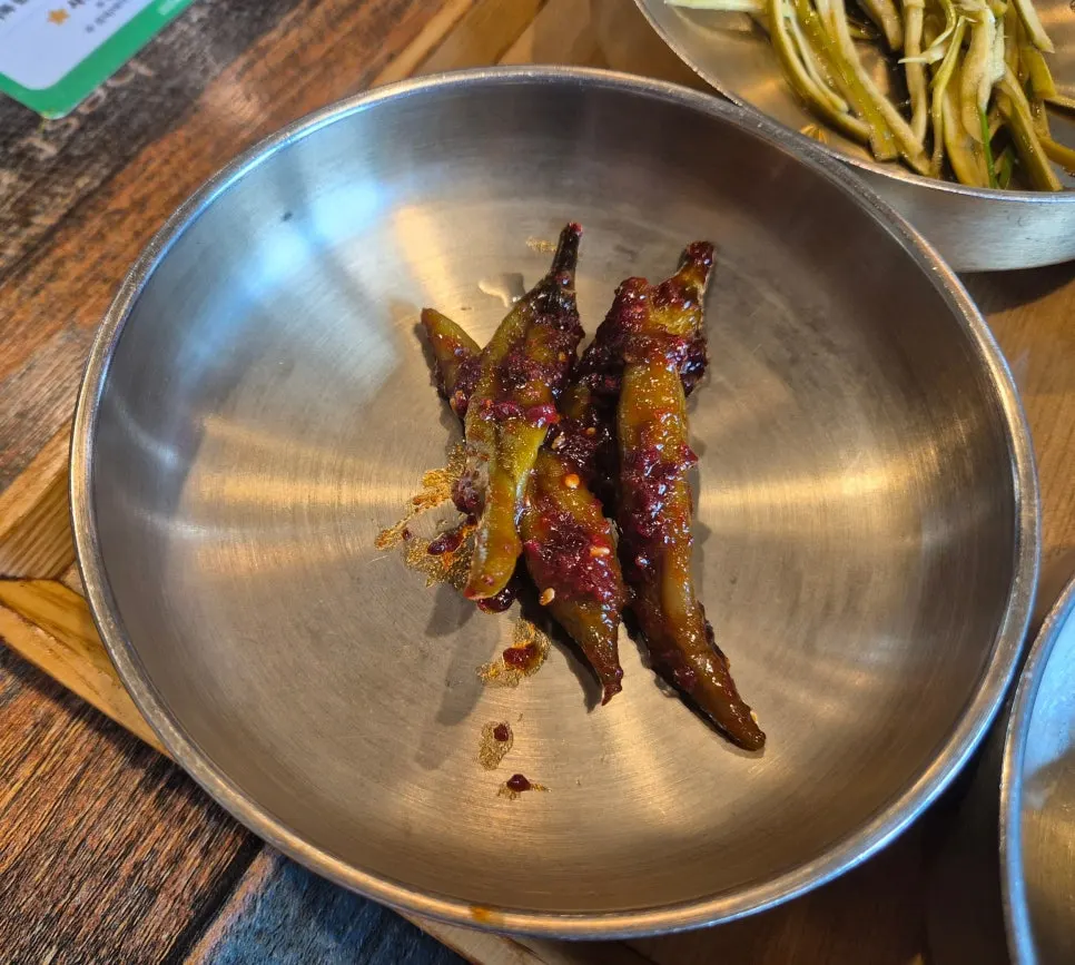 Side dish plates on the set table