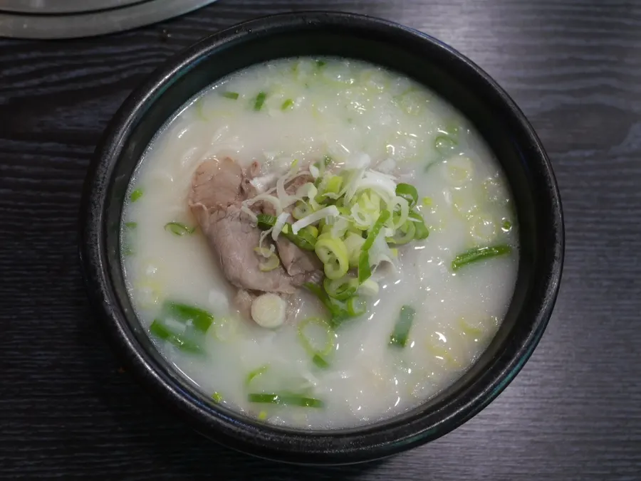 밥이 함께 나온 기본 설렁탕