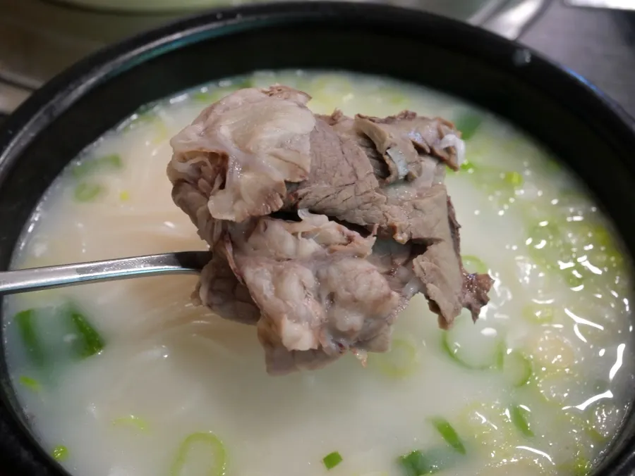 설렁탕 속 부드러운 고기
