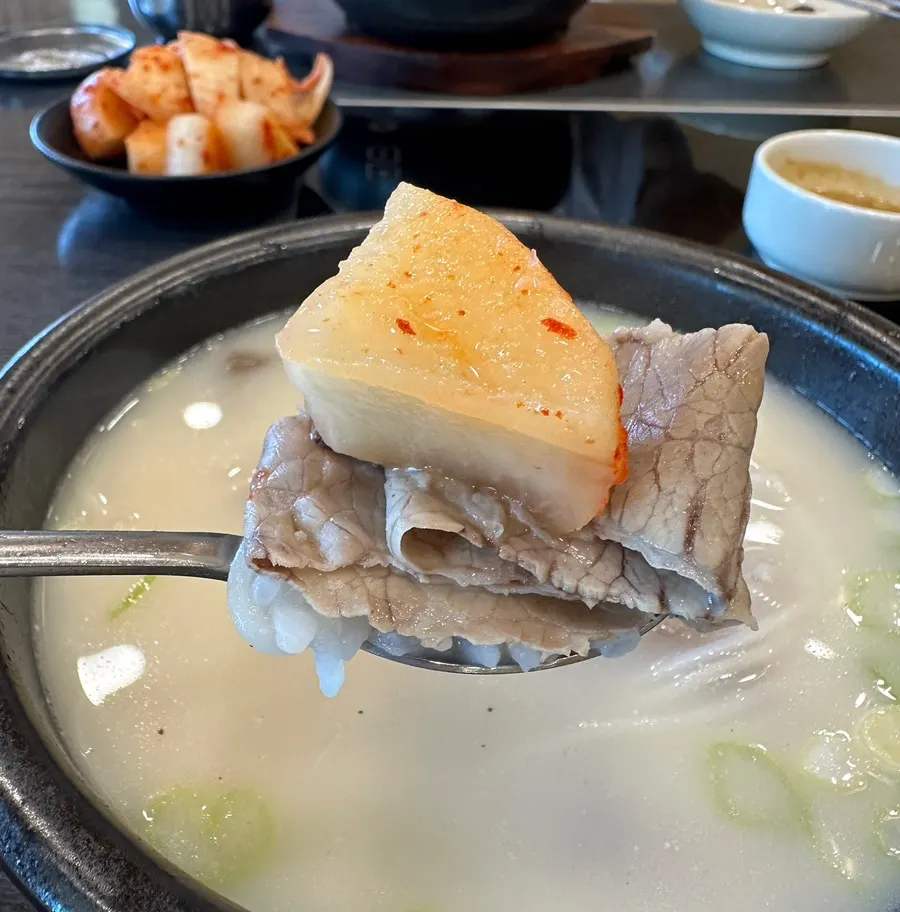 한촌설렁탕 설렁탕과 도가니탕 상차림
