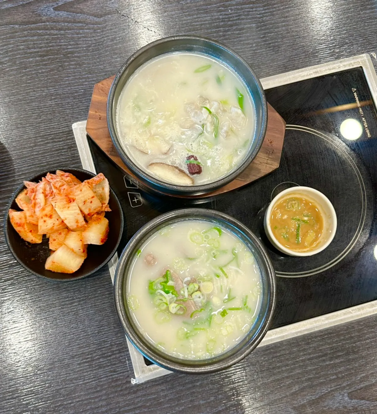 설렁탕과 도가니탕 주문 상차림