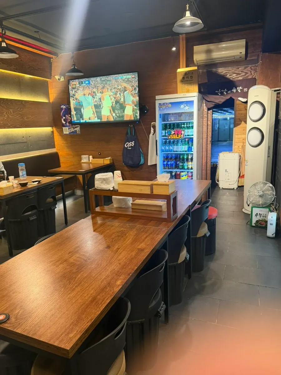 앞치마가 놓인 매장 한쪽