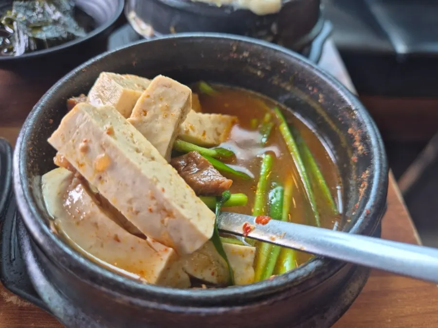 Spicy kimchi jjigae with rice
