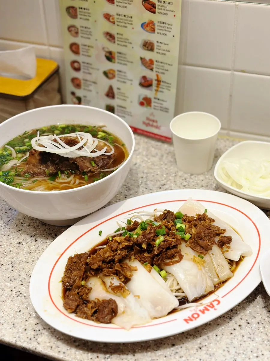 A plate of Kkamon's bánh cuốn