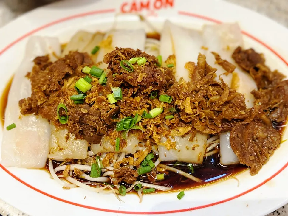 Bánh cuốn filled with shrimp