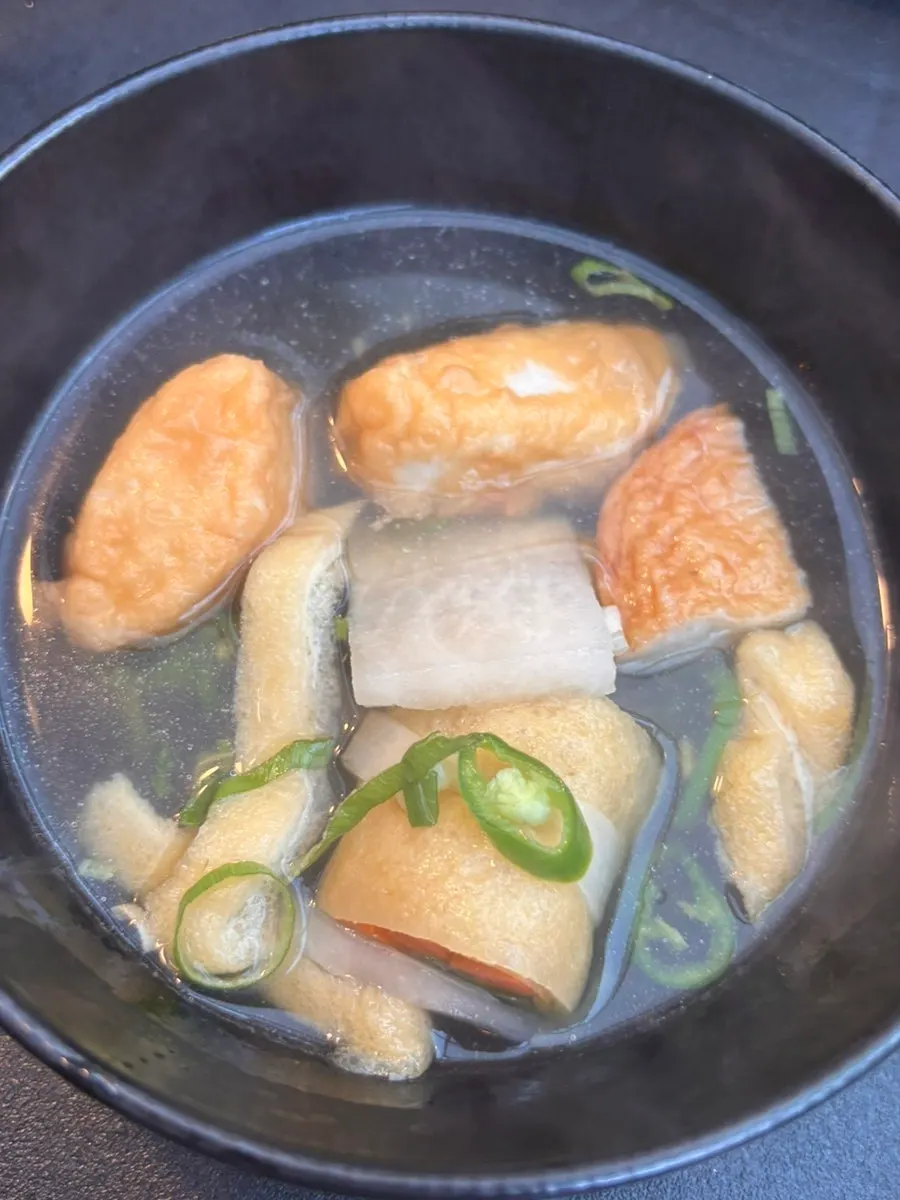 Kkamuri's eomuk-tang with 3 big skewers