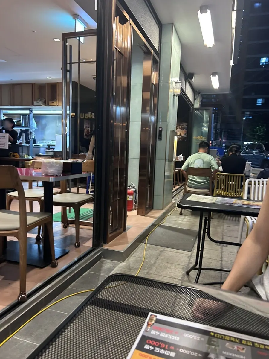 Entrance of the chicken restaurant in front of Nambu Terminal Station Exit 1