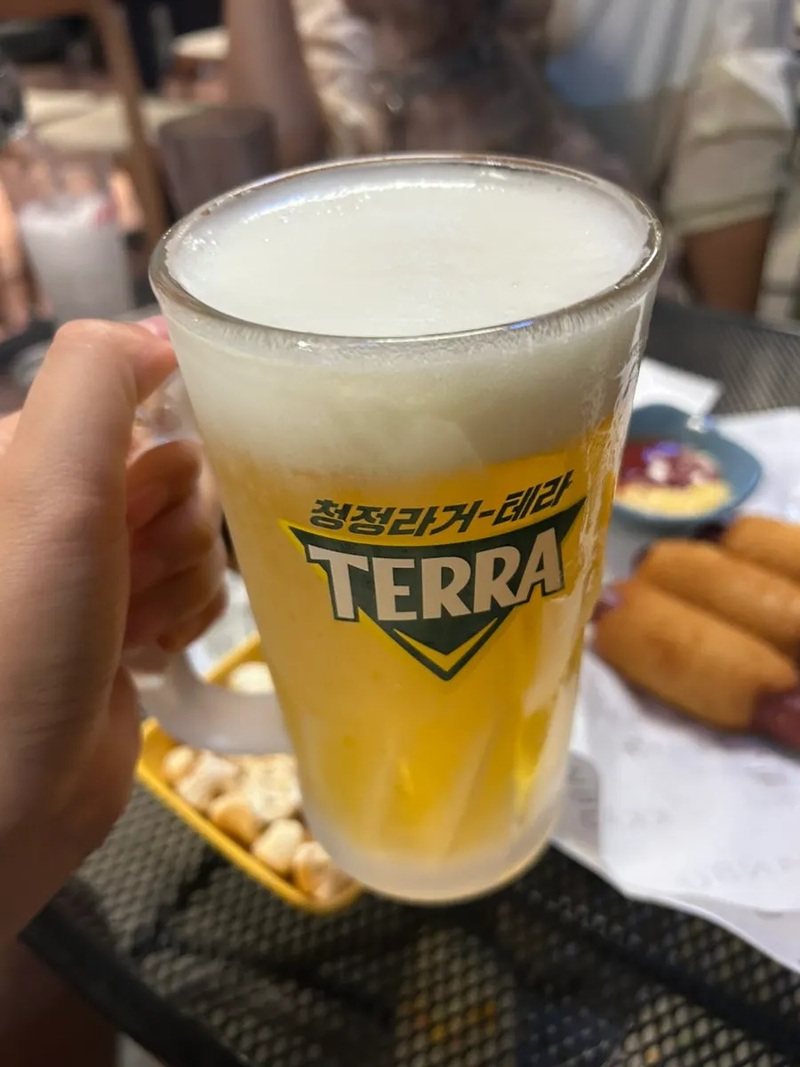 Vertical shot of chicken and beer enjoyed on the terrace