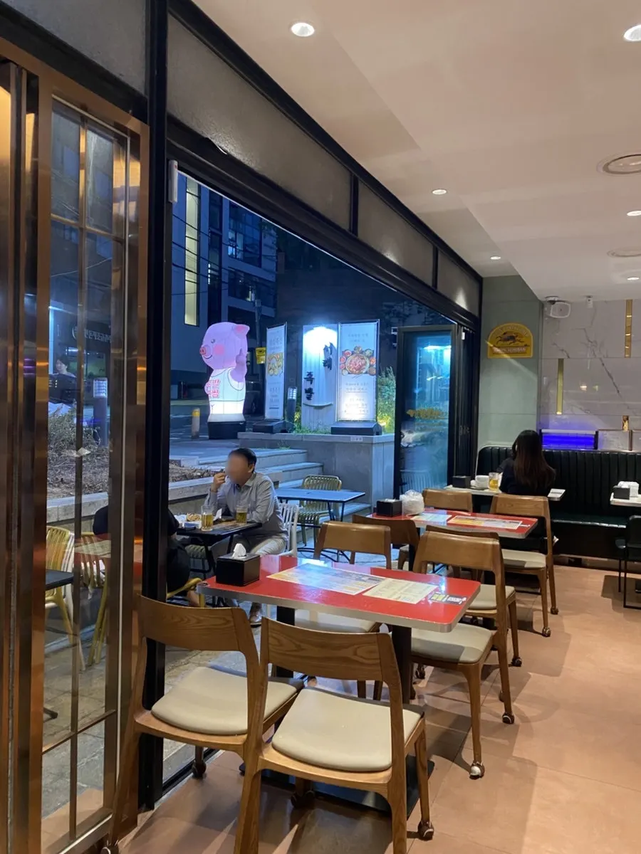 Quieter indoor seating at Kkanbu Chicken Nambu Terminal Branch