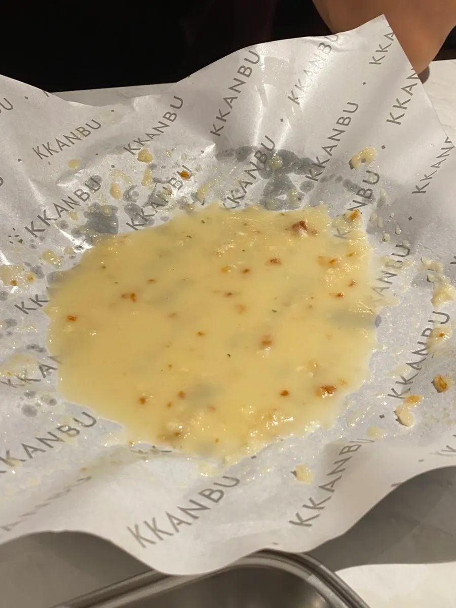 The added draft beer next to the remaining garlic chicken