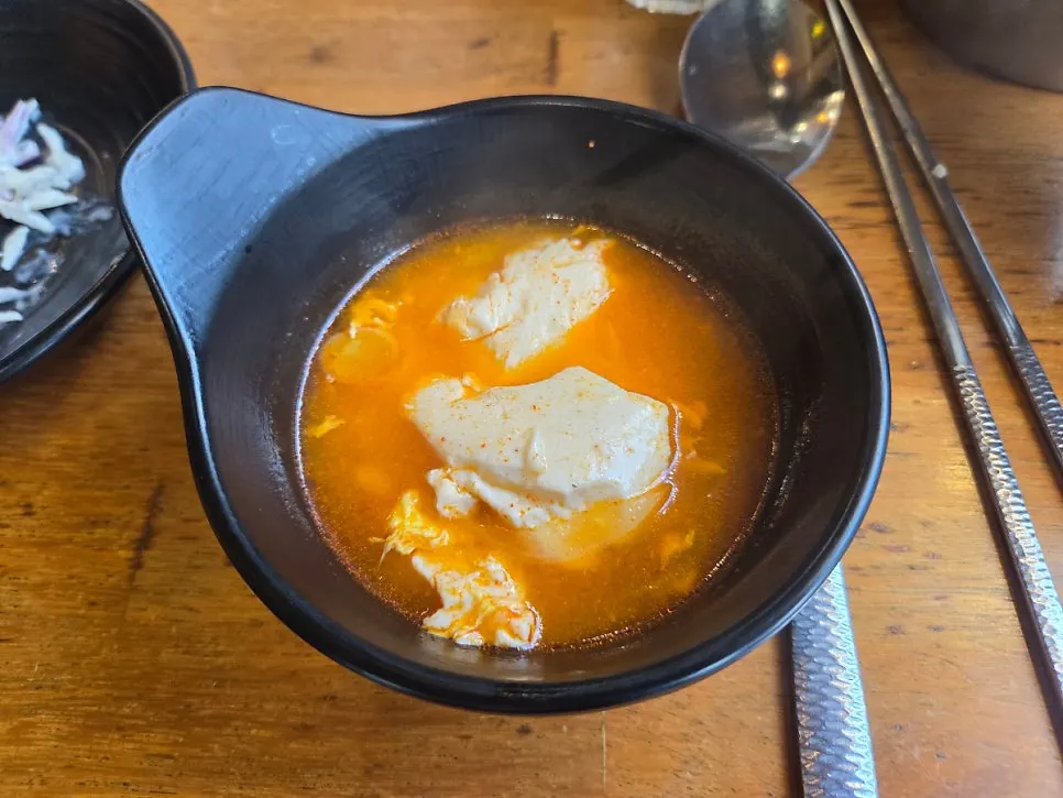 보글보글 끓는 순두부찌개