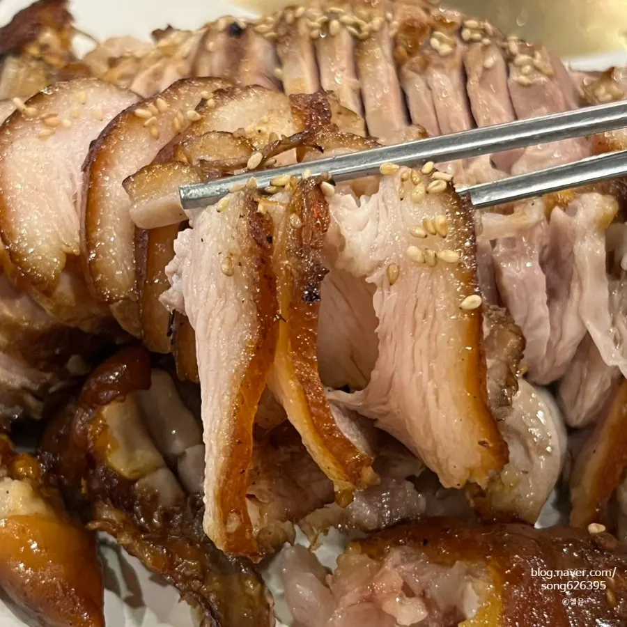 Close-up of charcoal-grilled jokbal sprinkled with sesame seeds