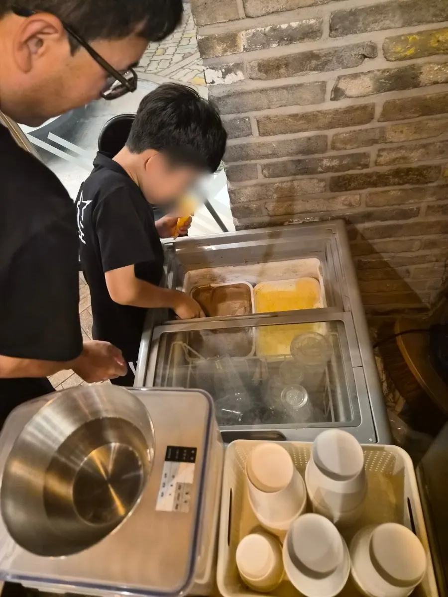 족발과 냉면을 함께 먹는 조합