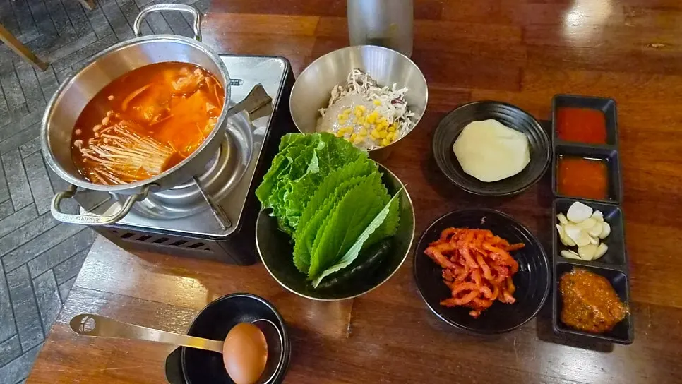 Basic side dishes served with the Friend Set-Half & Half