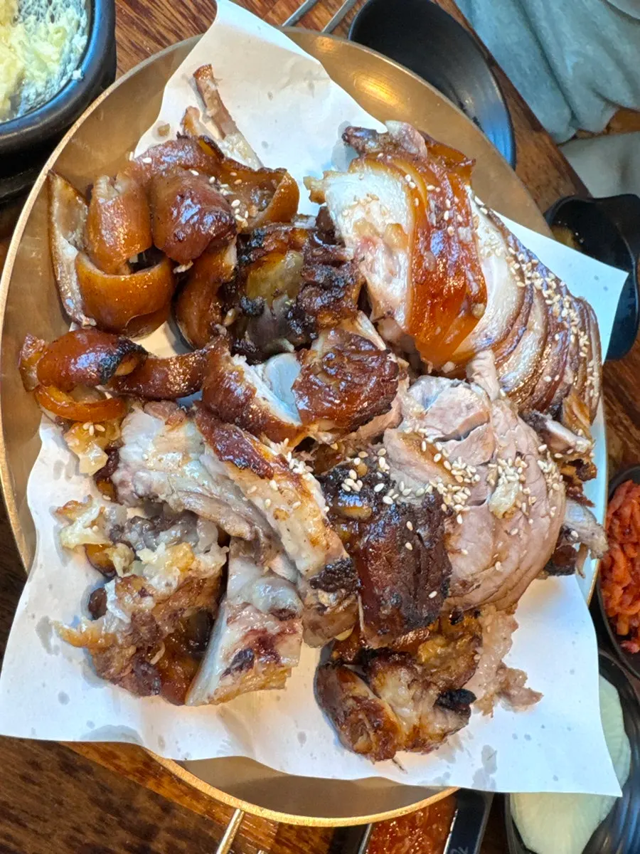 기본 세팅된 반찬과 계란찜
