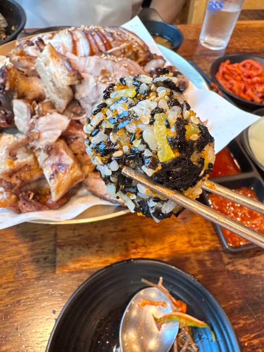 비빔막국수와 족발 상차림