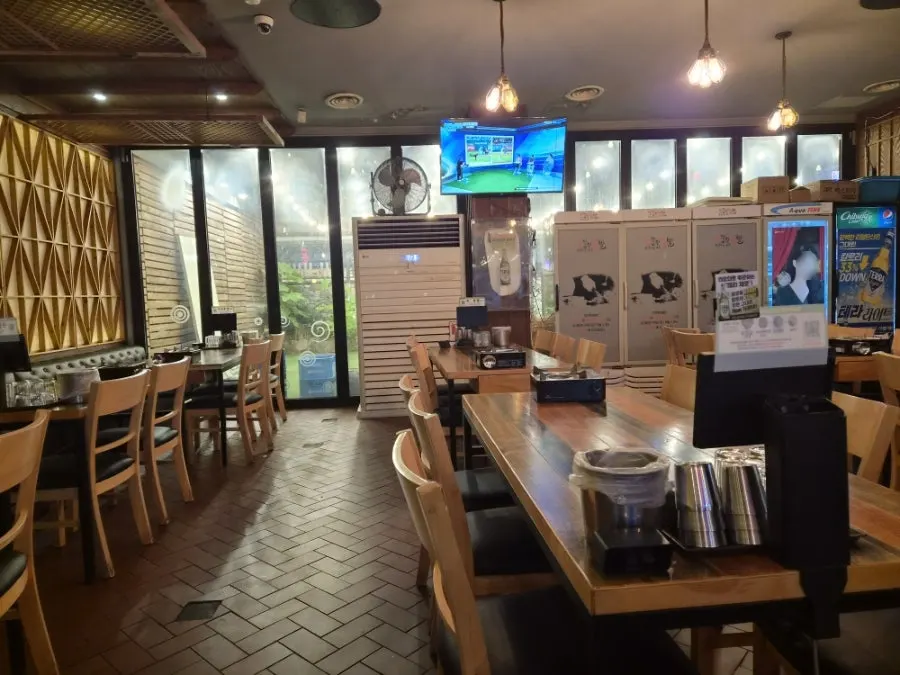 数人で食事するのにいい龍鳳店の店内の雰囲気