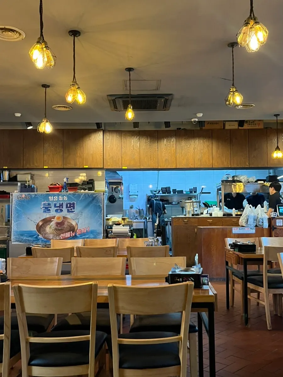 Sign advertising takeout order discount