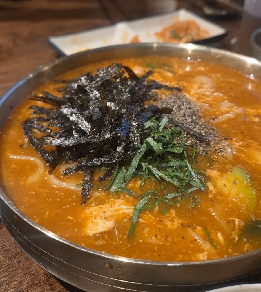 얼큰한 국물의 끝장 역삼 장칼국수