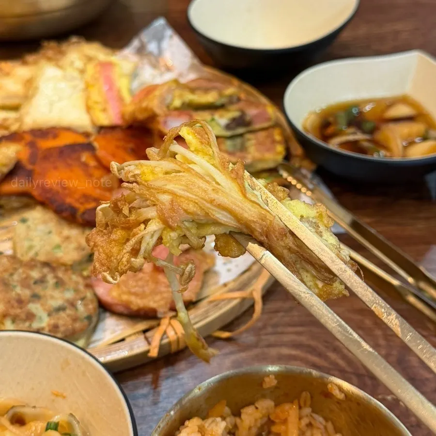 Table spread of various jeon