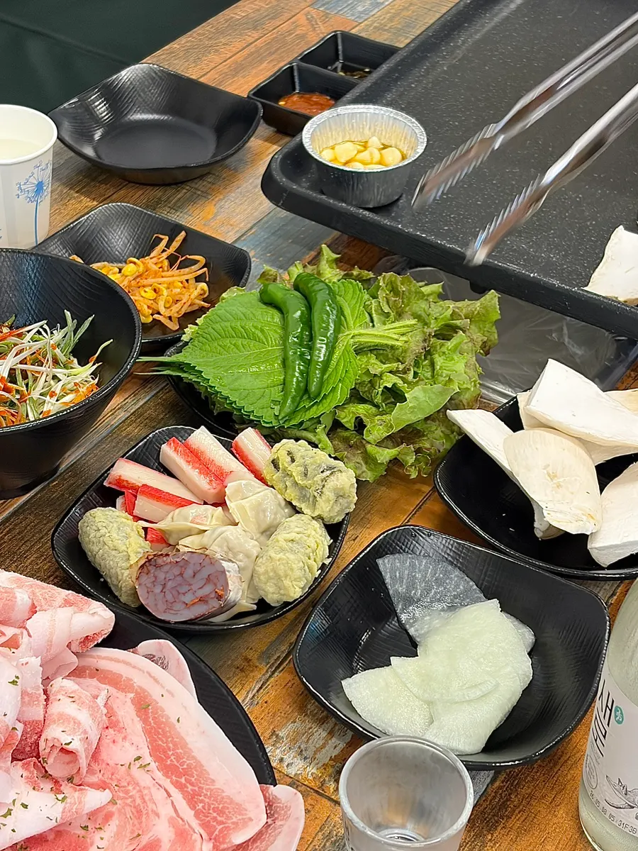 深卷肉、五花深卷肉、花五花深卷肉三种肉盘