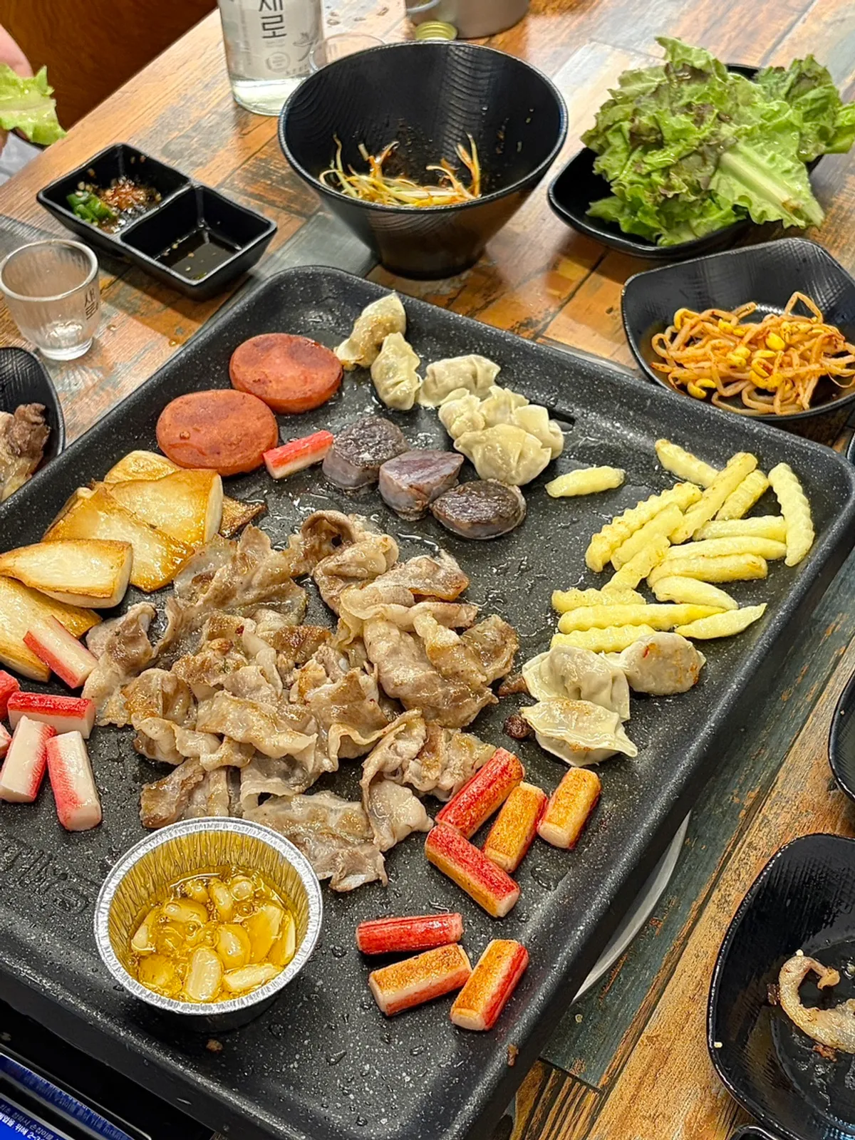 夹起一片深卷肉的样子