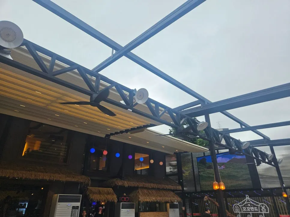 View of the 2nd-floor open-air hall with a retractable roof